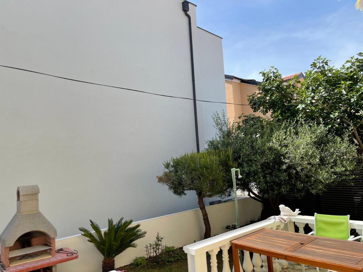 Apartments Villa Engeli Vir Ngoại thất bức ảnh