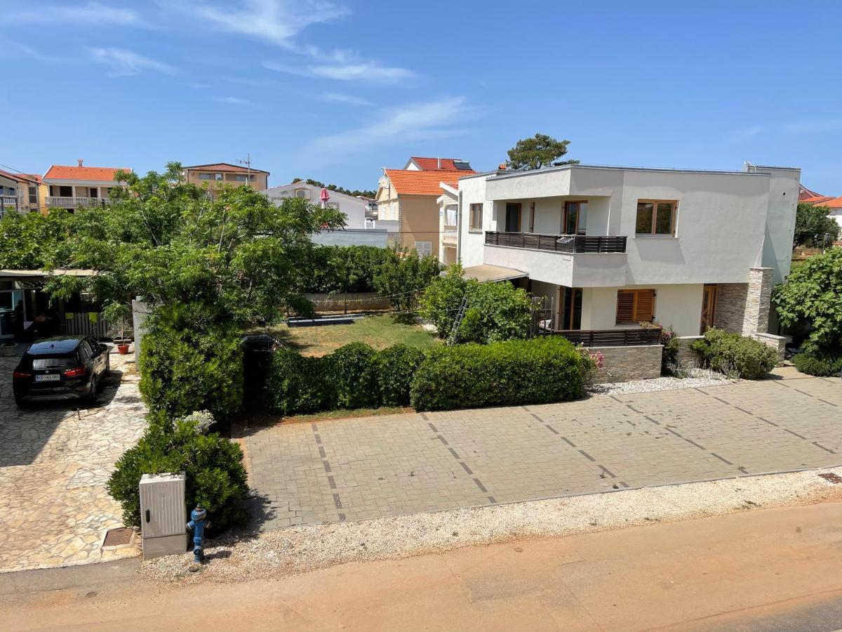 Apartments Villa Engeli Vir Ngoại thất bức ảnh