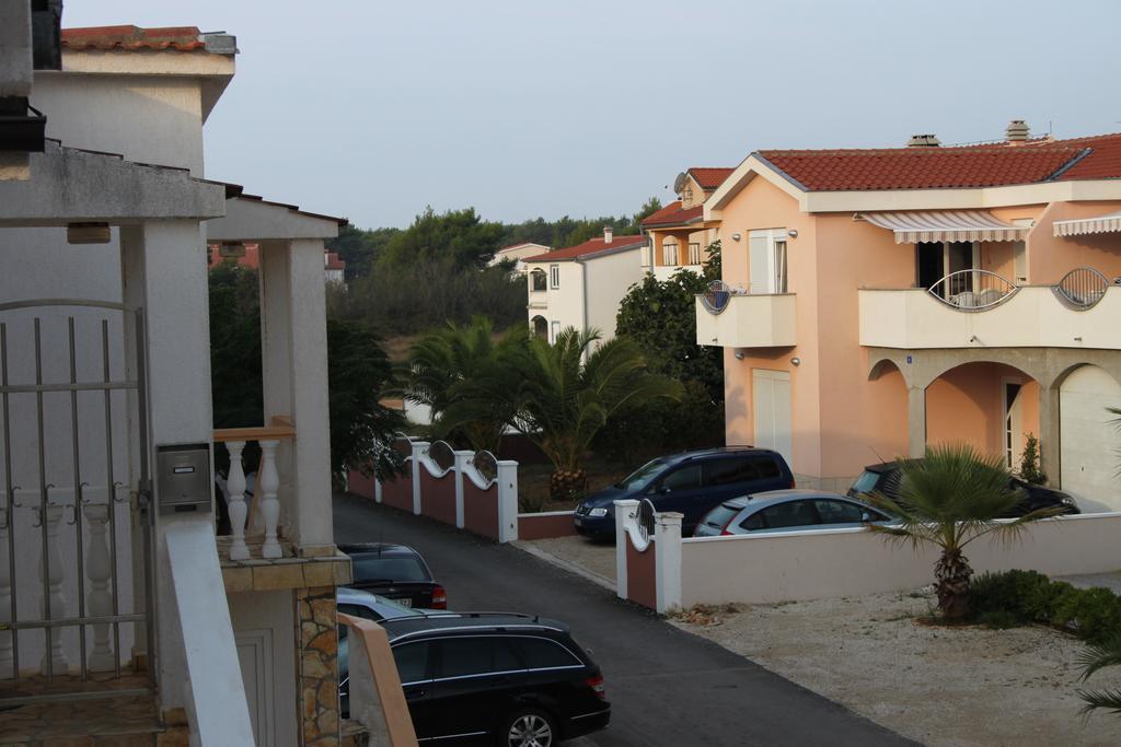 Apartments Villa Engeli Vir Ngoại thất bức ảnh